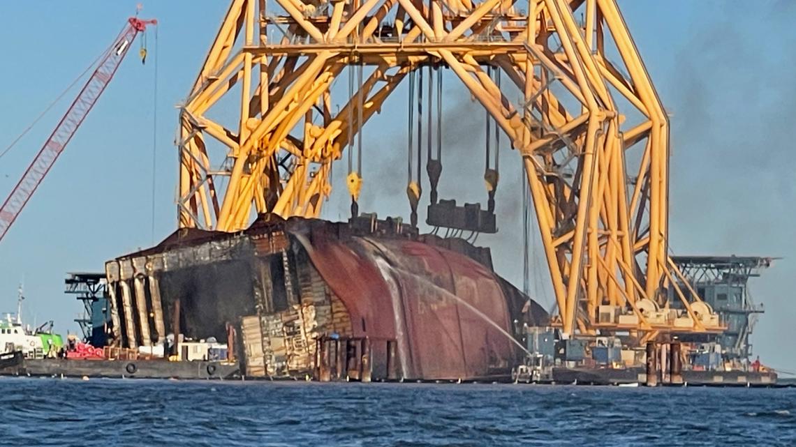 Golden Ray cargo ship cleanup continues after fire | firstcoastnews.com