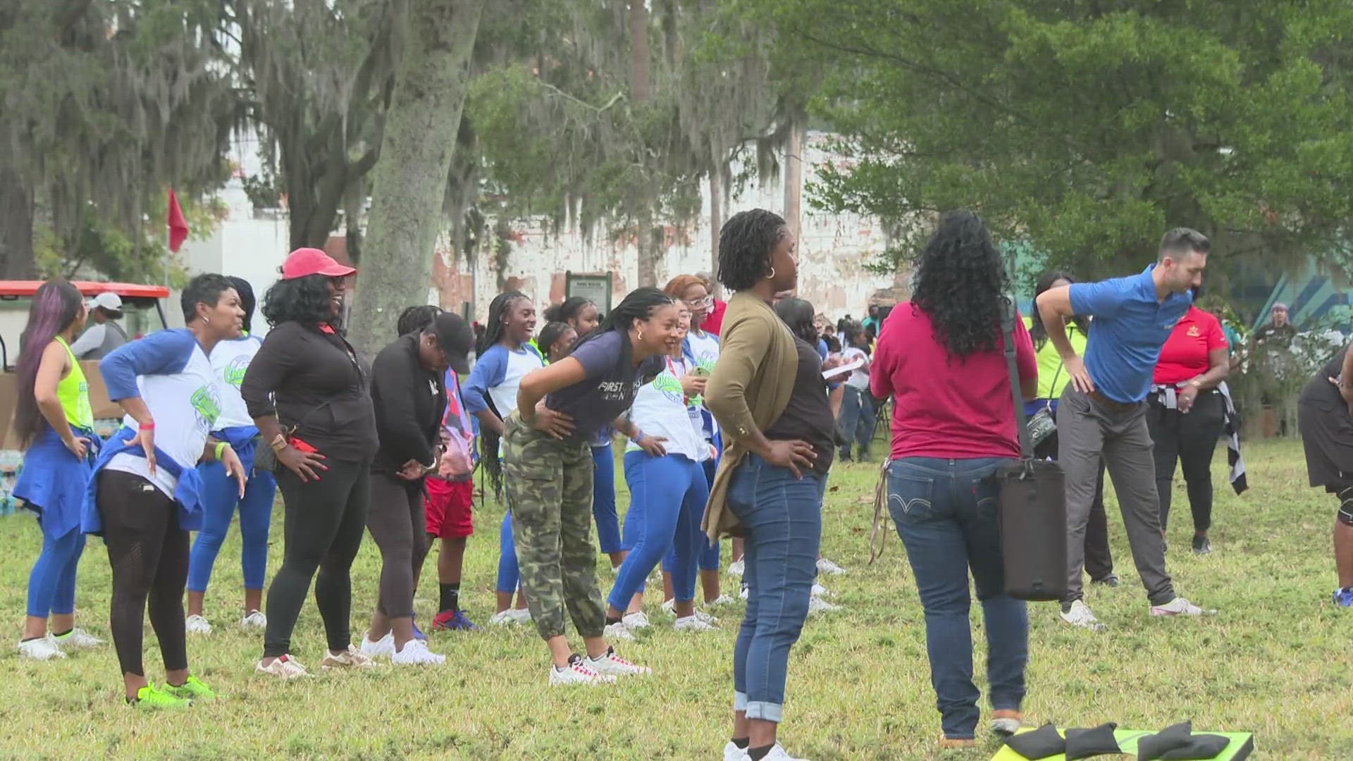 Hundreds were at Klutho Park to participate in the healthy food & fitness festival, which included outdoor activities, stage performances, and food demonstrations.