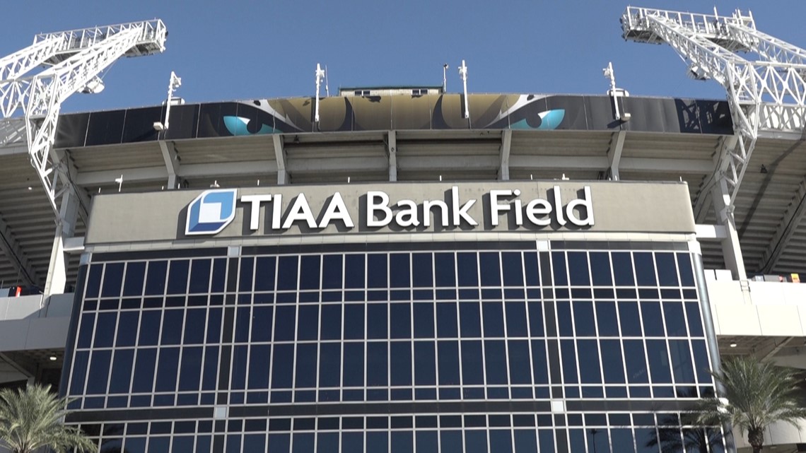 Jacksonville Jaguars fans tailgate in a parking lot outside the stadium  before an NFL football game against the Tennessee Titans, Saturday, Jan. 7,  2023, in Jacksonville, Fla. (AP Photo/Phelan M. Ebenhack Stock Photo - Alamy