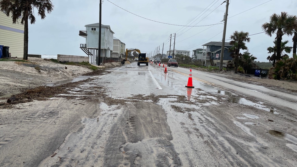 A1A washed out during Nor'Easter, down to one lane | firstcoastnews.com