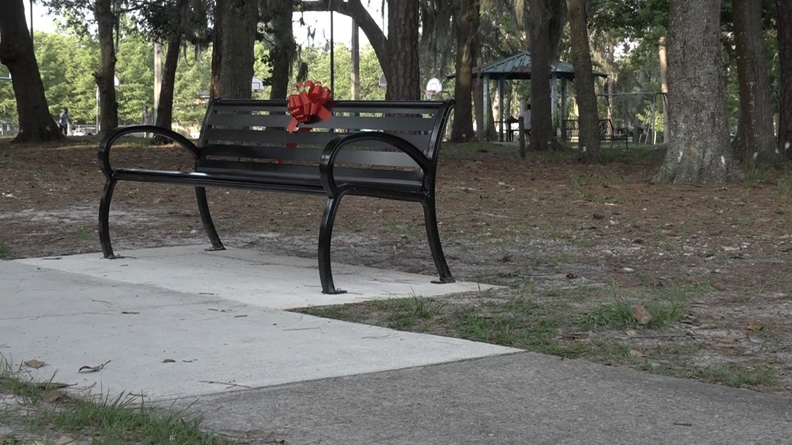 Jacksonville group replaces bench stolen from Willow Branch Park - Vimarsana News