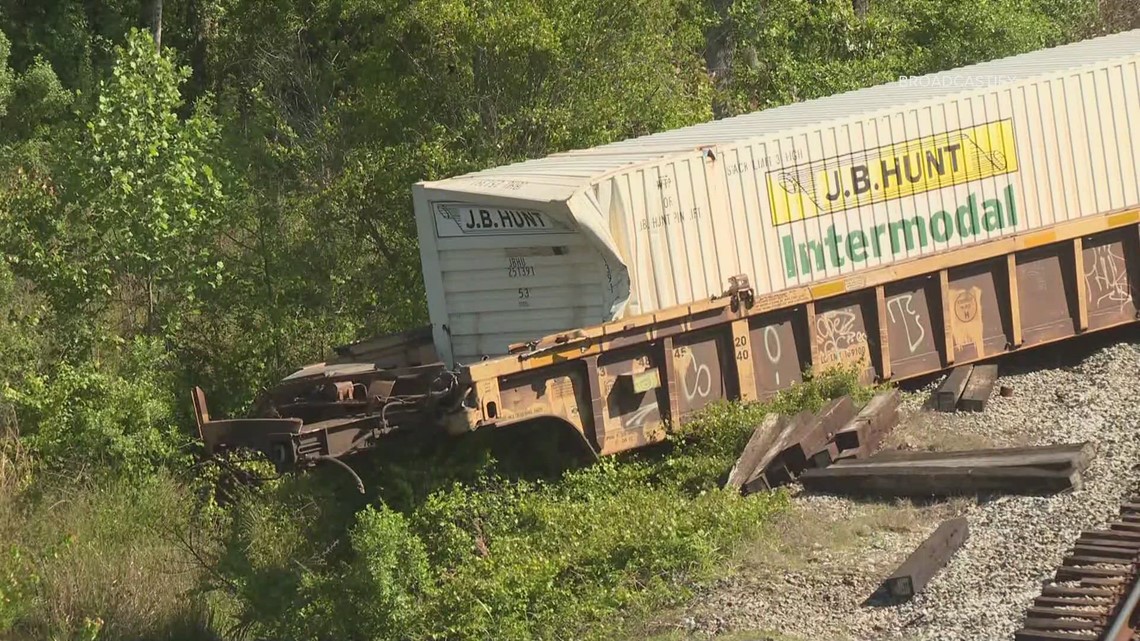 3 crew members hospitalized after train crash, derailment in Folkston ...