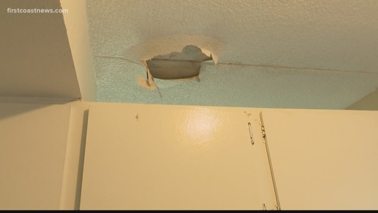 Arlington Er Landlord S Duct Tape Won T Fix Leaking Ceiling Arlington Er Landlord S Duct Tape Won T Fix Leaking Ceiling