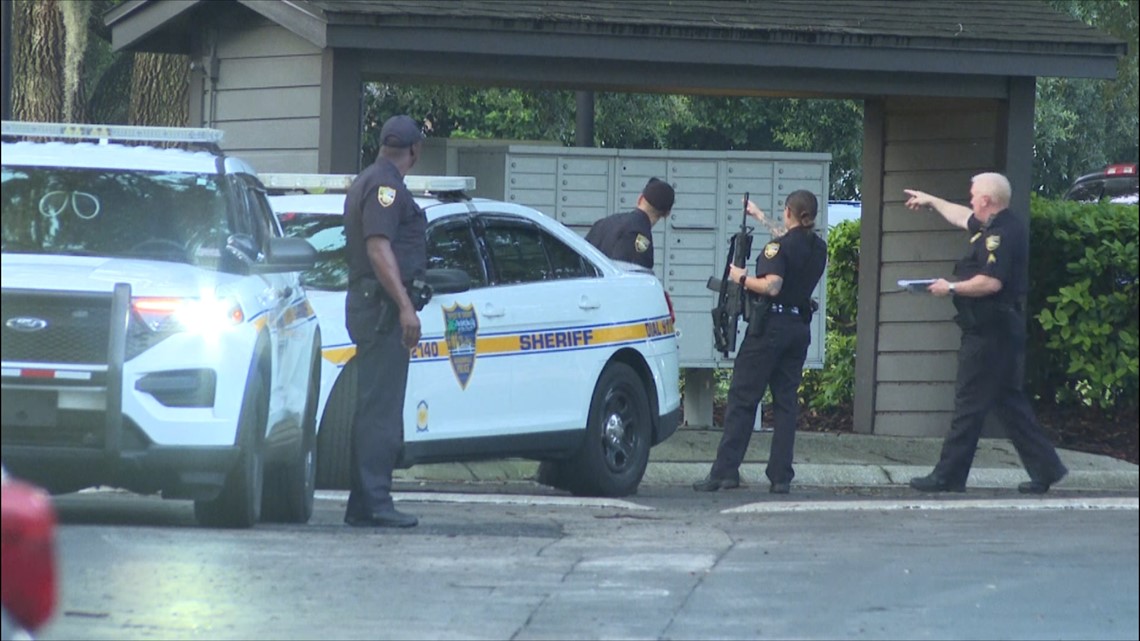 Why are police at the Woodhollow apartments in Jacksonville