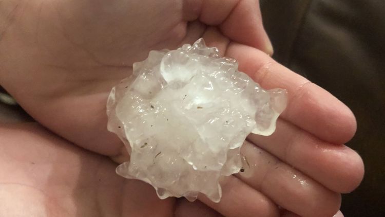 Giant hail falls along the First Coast😮