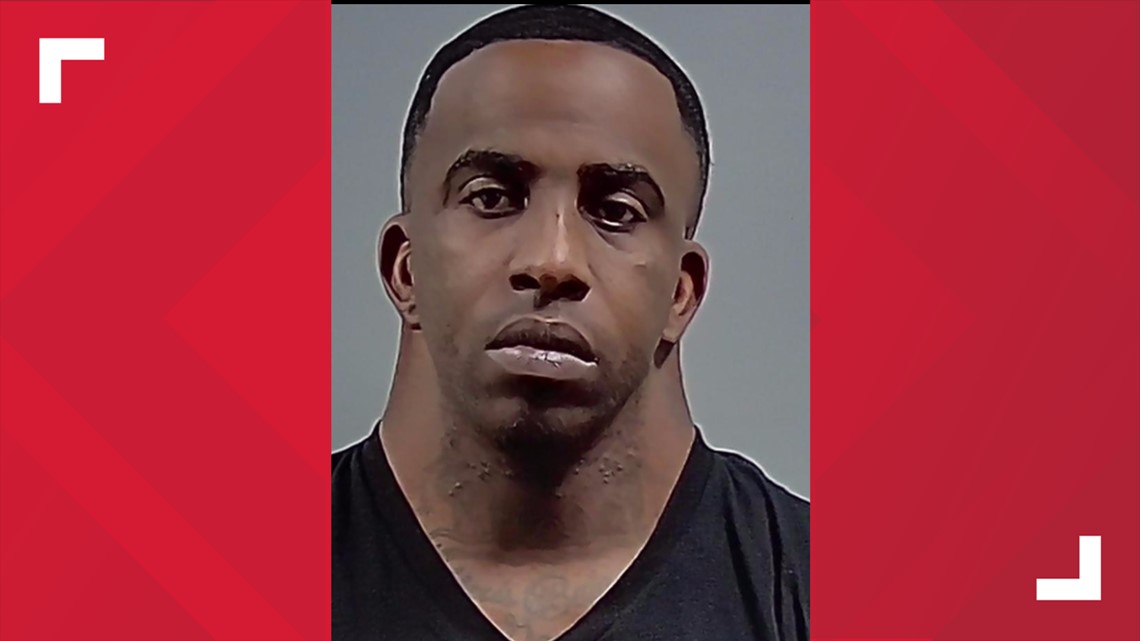 Florida man who gained internet fame for neck arrested again