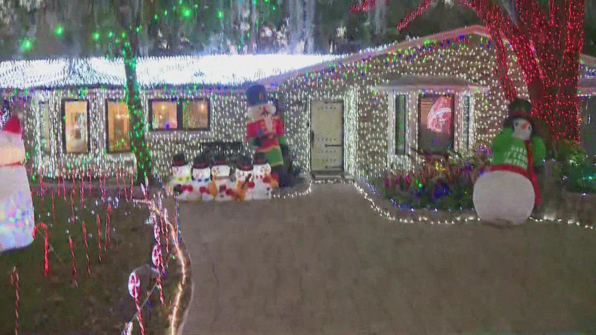 Jacksonville man illuminates home with a million Christmas lights, image size:1920x1080