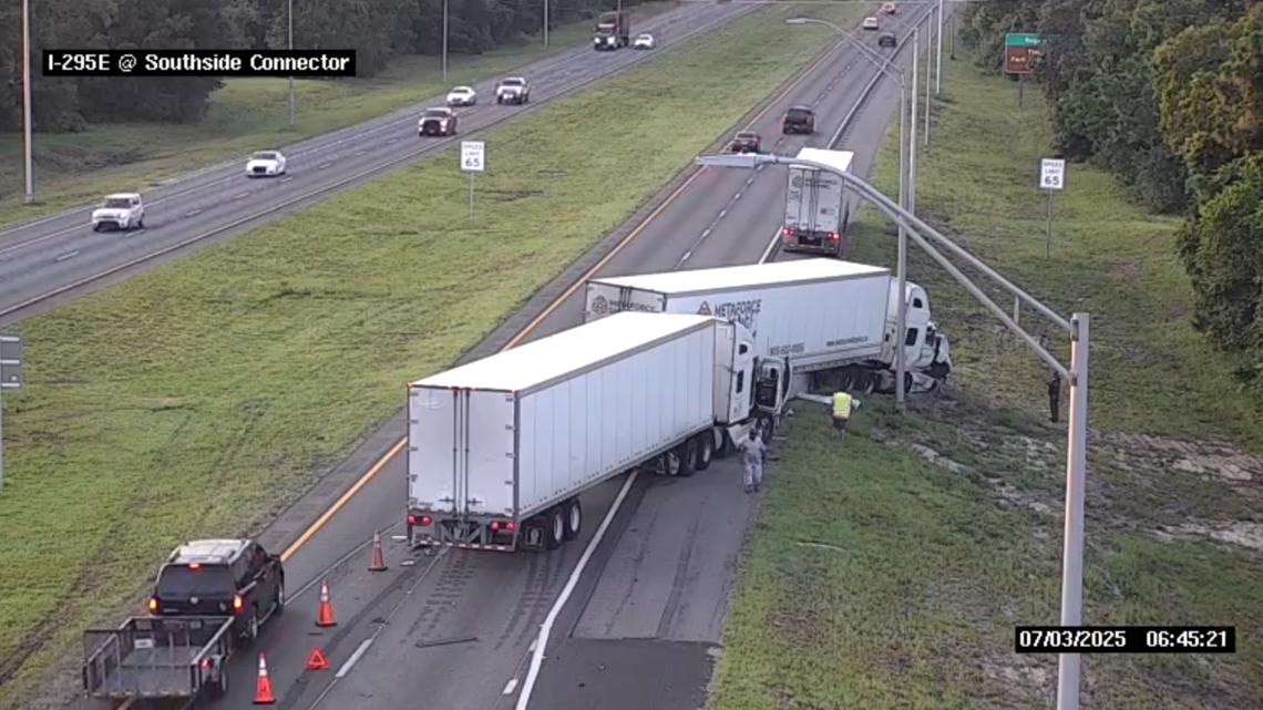 Crash between 2 semi-trucks on I-295 near Monument Road causes backup ...