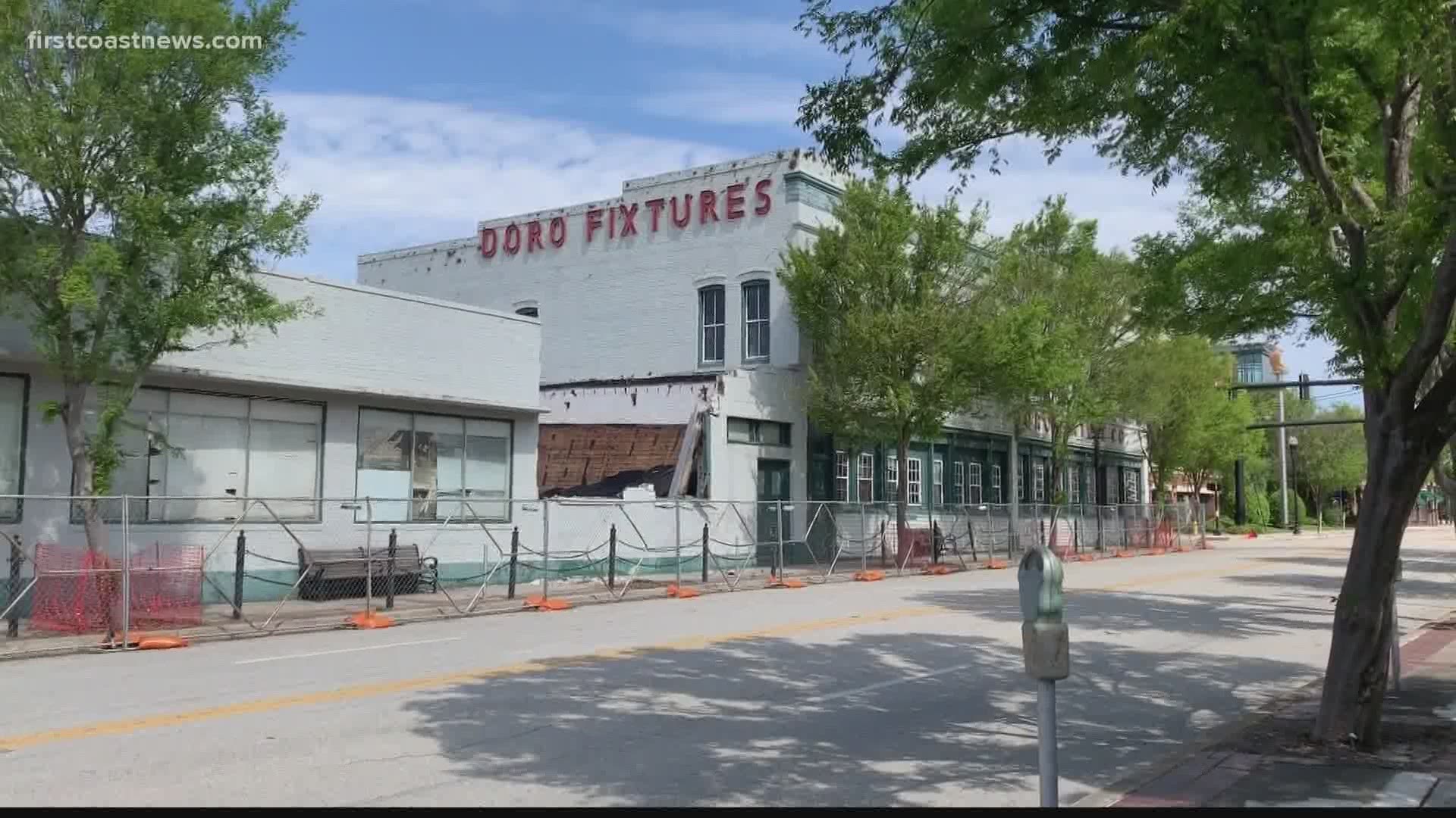 Old Doro Fixture building in downtown Jacksonville comes down, making way for the new apartments