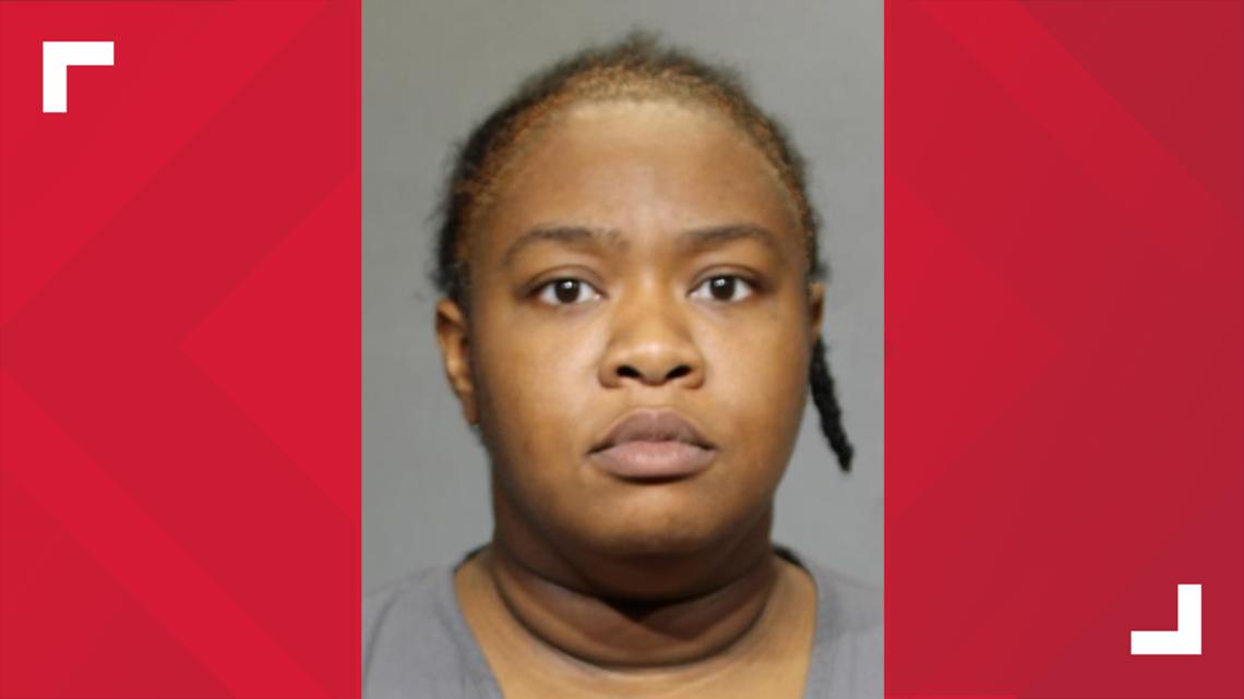 Jacksonville student transportation monitor accused of leaving child in hot car while shoplifting