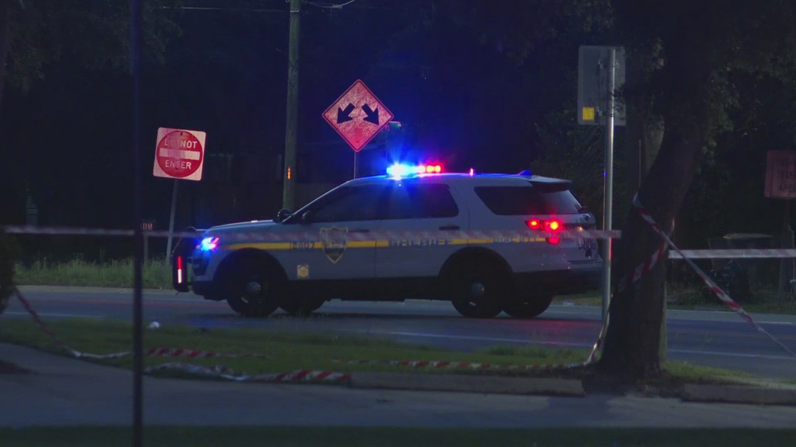 Man dies after car crashes into utility pole on Jacksonville's ...