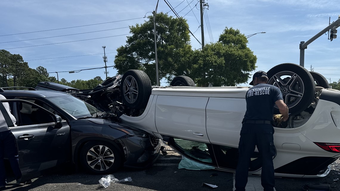Crash on St. Johns Bluff Road and Beach Boulevard – FirstCoastNews.com WTLV-WJXX