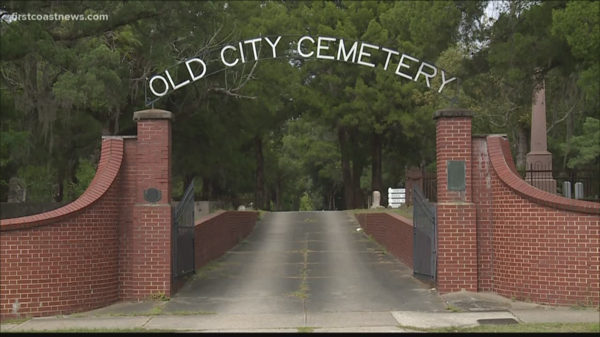 The grave of a Jacksonville police officer fell into disrepair in the 122 years since his death. A group dedicated to restoring Old City Cemetery is changing that.