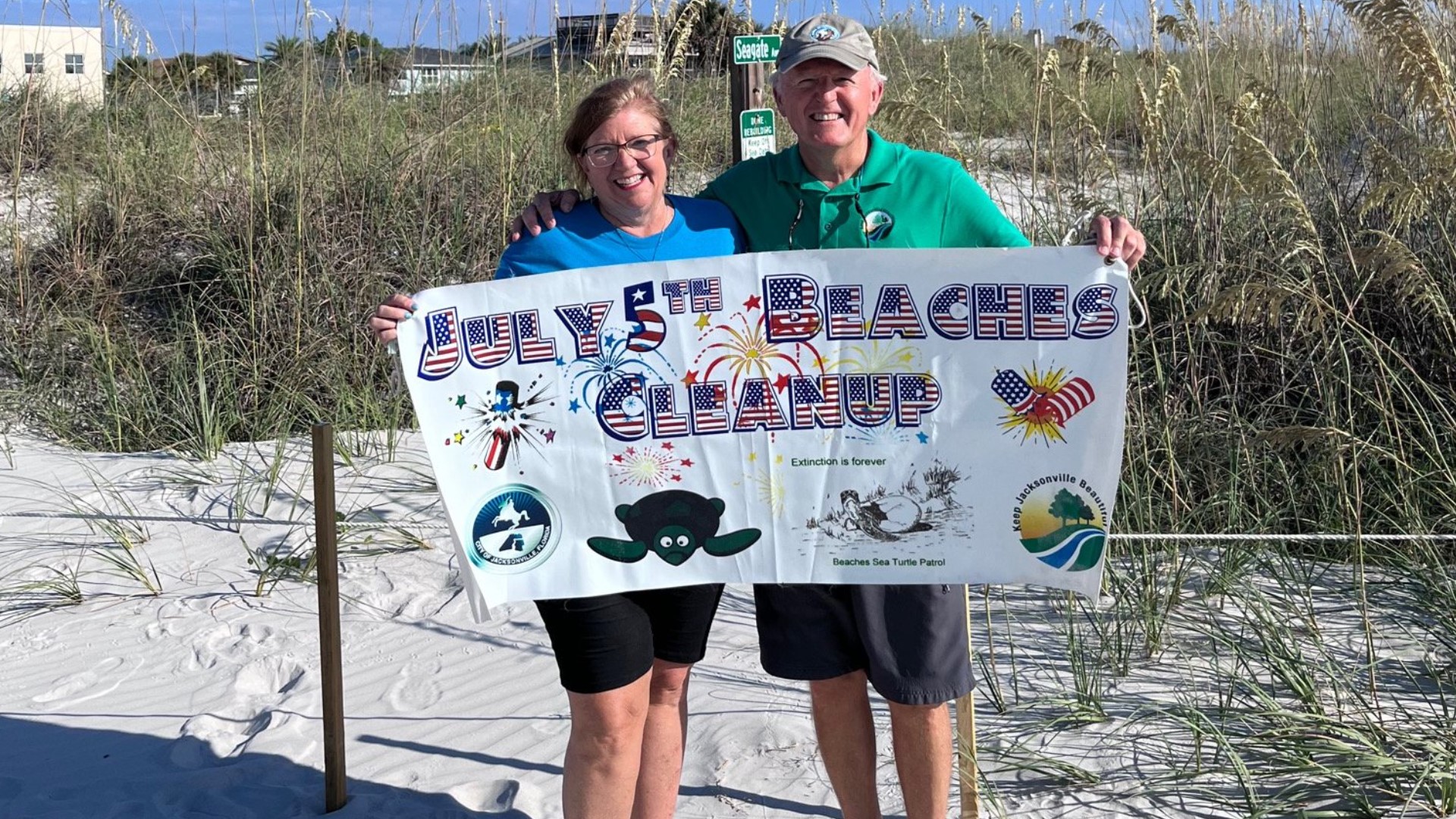 Couple get engage after volunteering at Beach Clean Up event ...