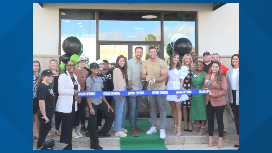 Tim Tebow opens first Clean Juice restaurant in Jacksonville