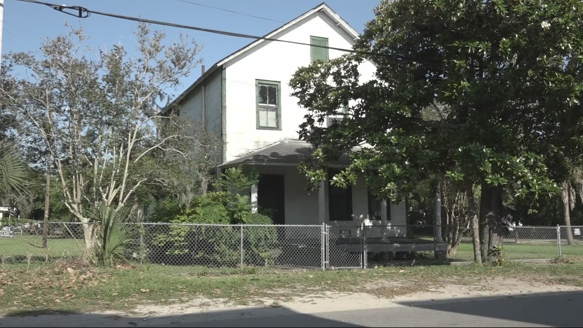 Fernandina Beaches Tringali Homes will be demolished and replaced with townhomes in a decision approved by the Fernandina Beach City Commission Tuesday.