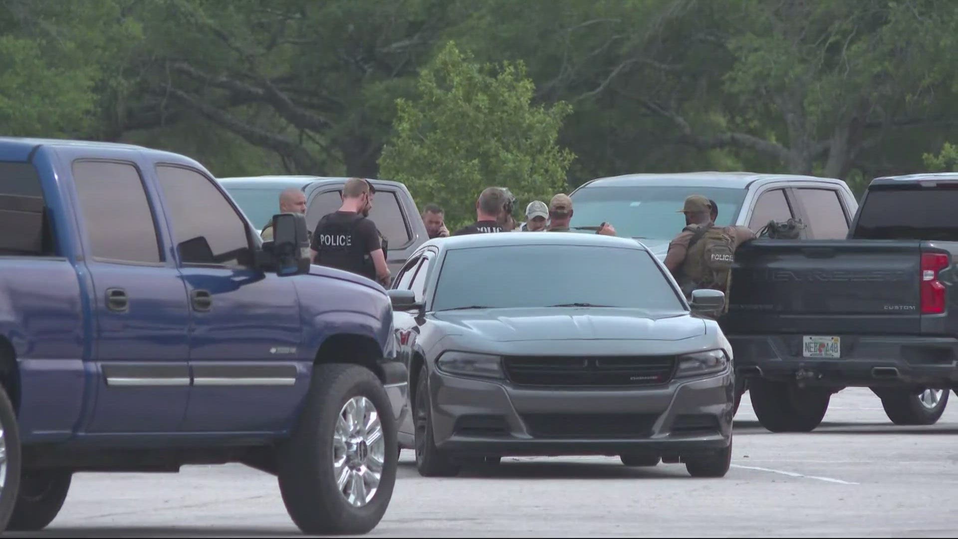 A Jacksonville mall has been emptied out by police Monday afternoon.