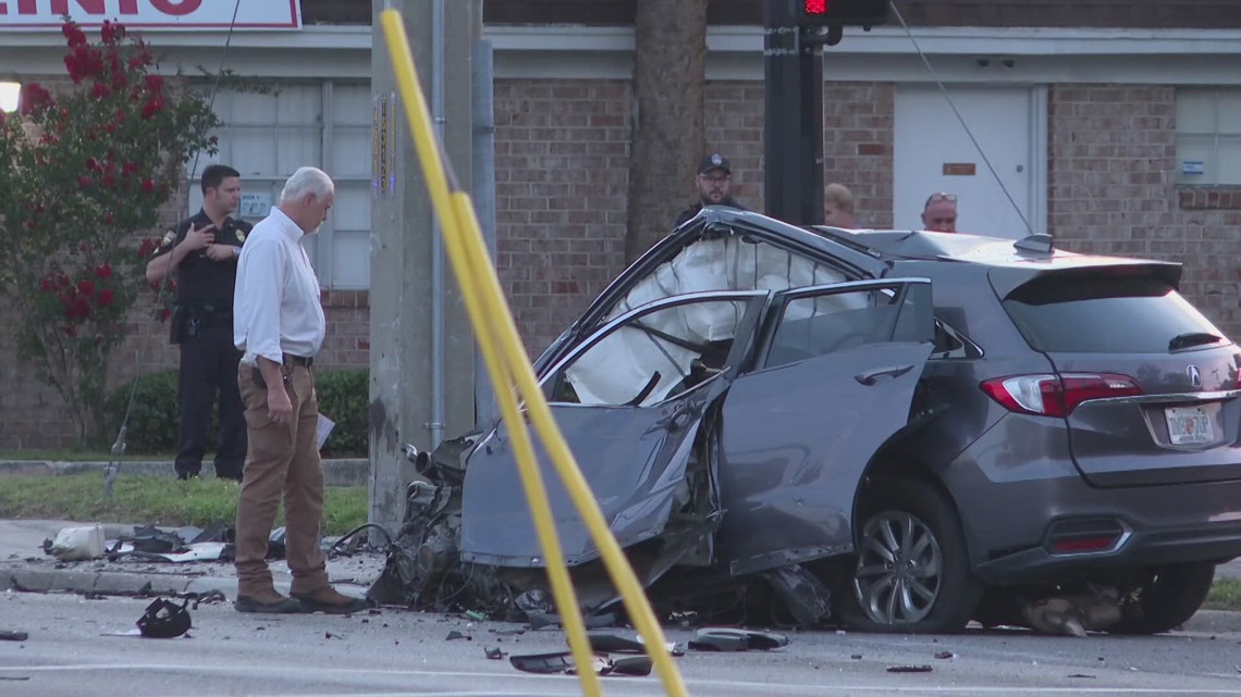 Man dies after car crashes into utility pole on Jacksonville's ...