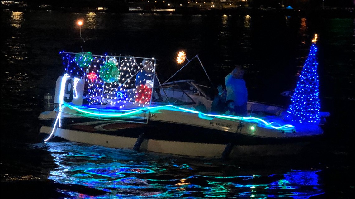PHOTOS Twinkling boats take to St. Johns River for annual Jacksonville