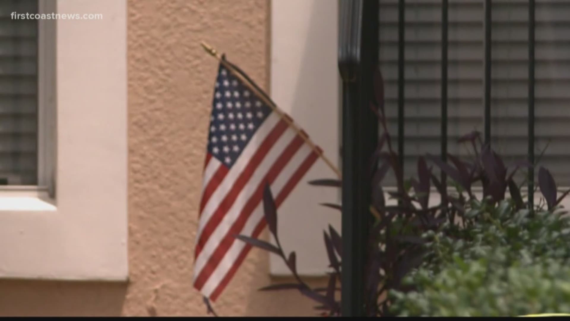 A veteran says a disagreement with his homeowner's association over the placement of Old Glory has forced him to sell his home.