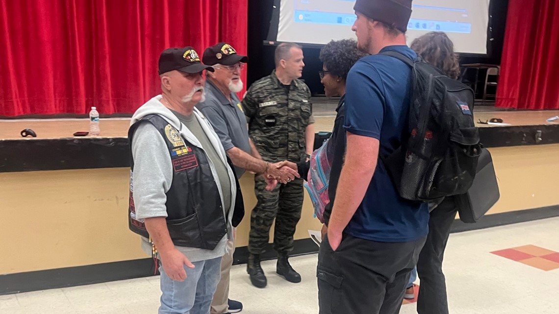 History teacher reacts to seeing his students meet Vietnam vets - Vimarsana News