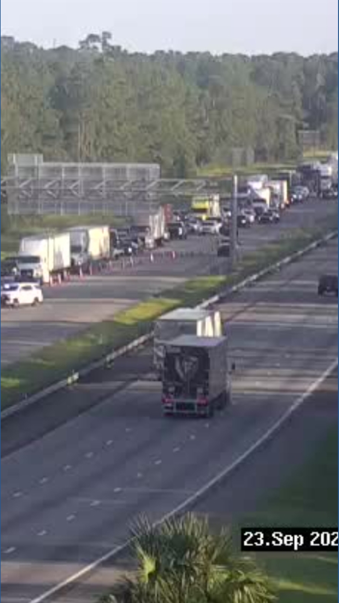FHP: Semi-truck driver shoots at box truck in Nassau Co. I-95 road rage ...