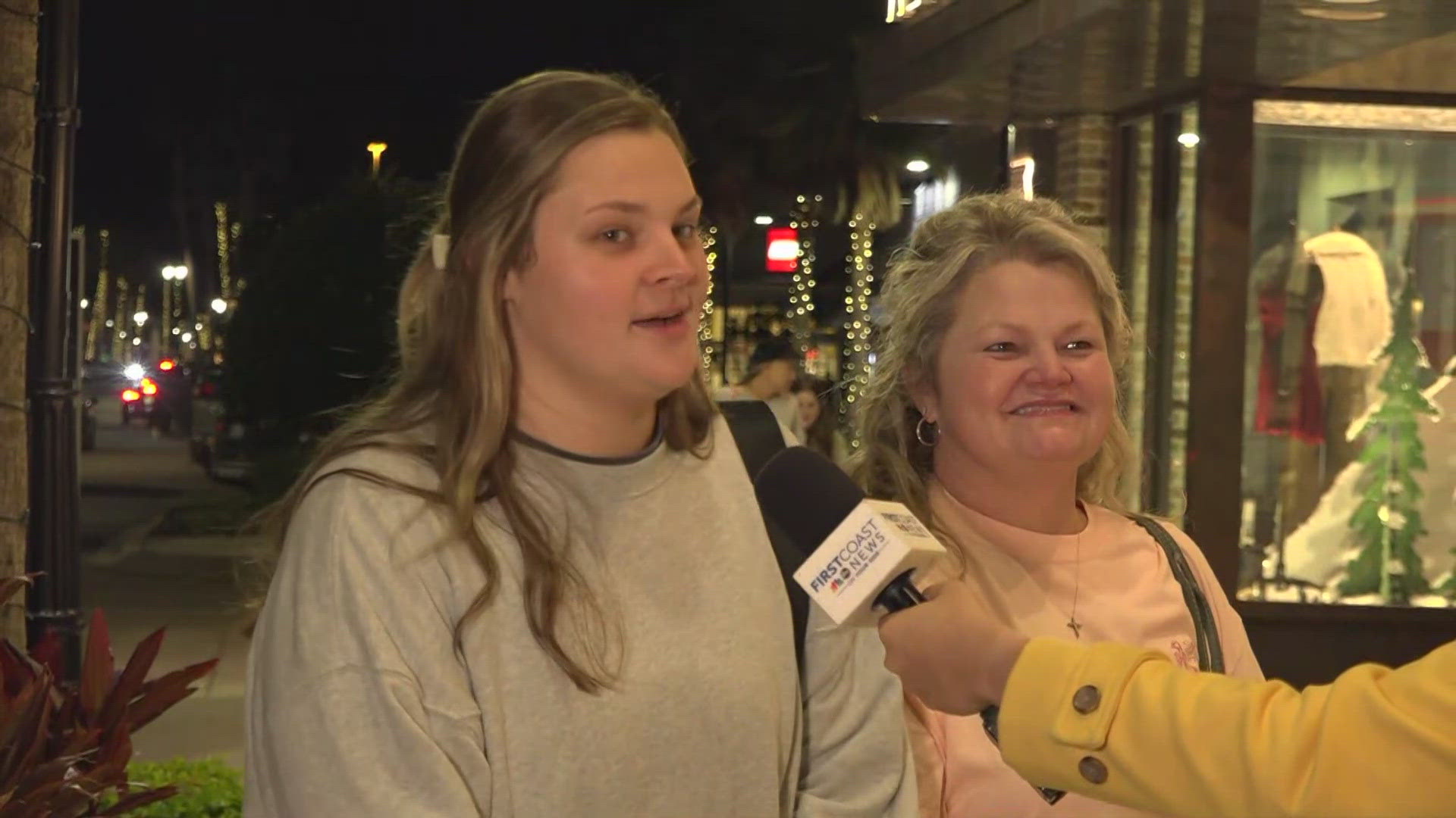 How early would you wake up for a good deal? Well, for a handful of shoppers at the St. Johns Town Center, they were ready to splurge before the stores opened.