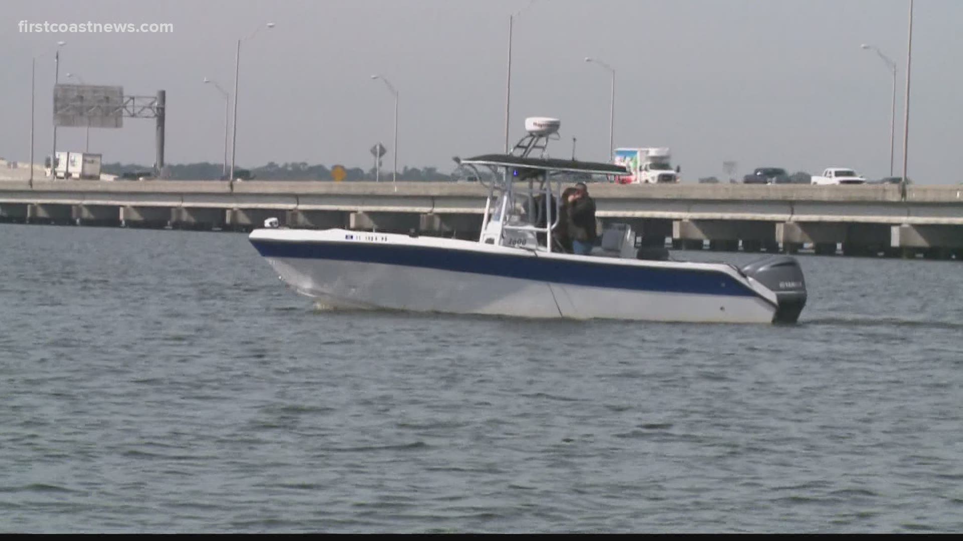 Search continues after crab boat gets stuck near Buckman Bridge, missing boater identified