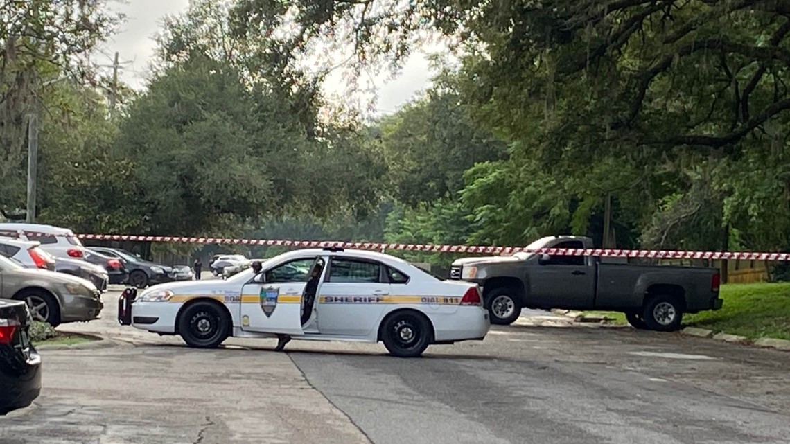 Man found dead in Jacksonville parking lot