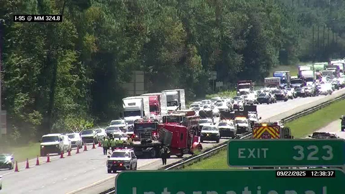 All lanes closed on I-95 near World Golf Village after semi crash