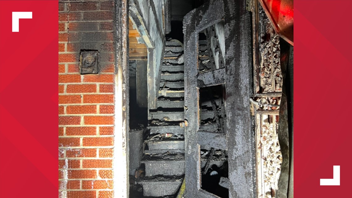 'They're coming, I promise you:' Jacksonville 911 dispatcher recognized as hero after guiding rescuers to trapped woman during fire - Vimarsana News