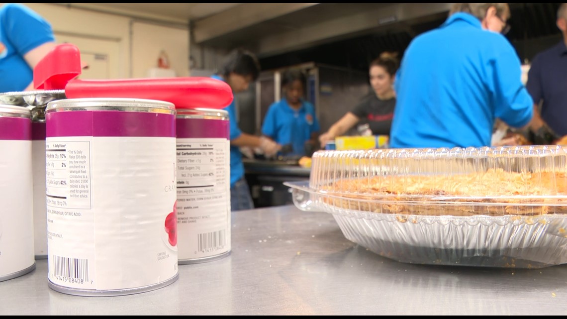 Jacksonville Beach students serve Thanksgiving meal to homeless community - Vimarsana News