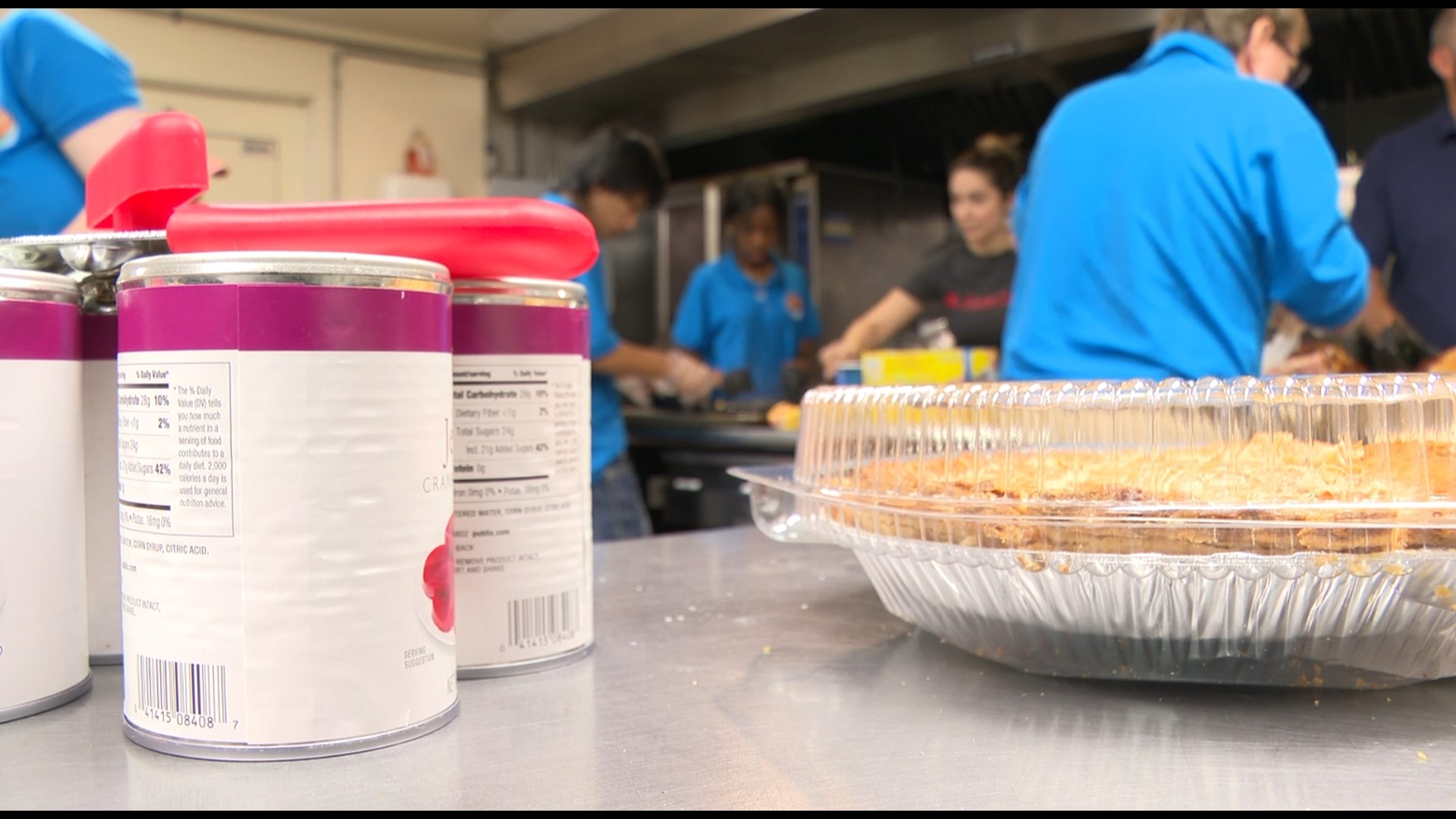 Jacksonville Beach students serve Thanksgiving meal to homeless community