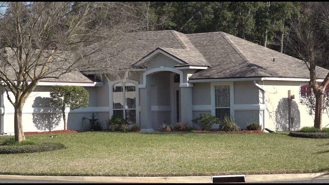 Homeowners face choice to pay for new roof or lose insurance - Vimarsana News