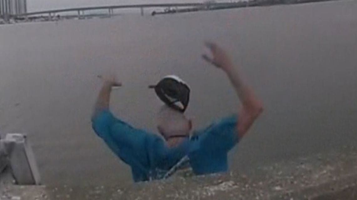 BODY CAM: Florida man jumps off bridge into river to avoid arrest ...
