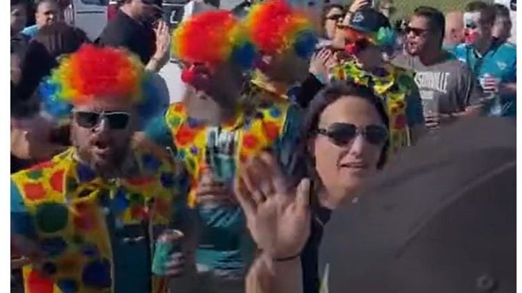 Video | Where are the clowns? At TIAA Bank Field for the Jaguars' final game 🤡