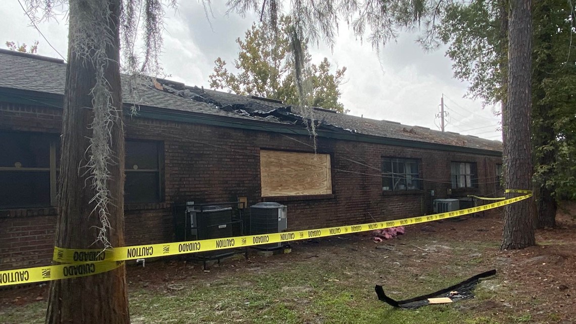 Overnight fire damages roof on Jacksonville Southside - Vimarsana News