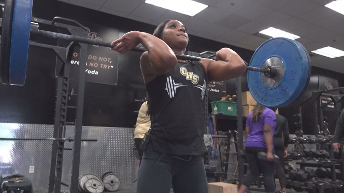 Oakleaf girls weightlifter aims to shatter her own state record ...