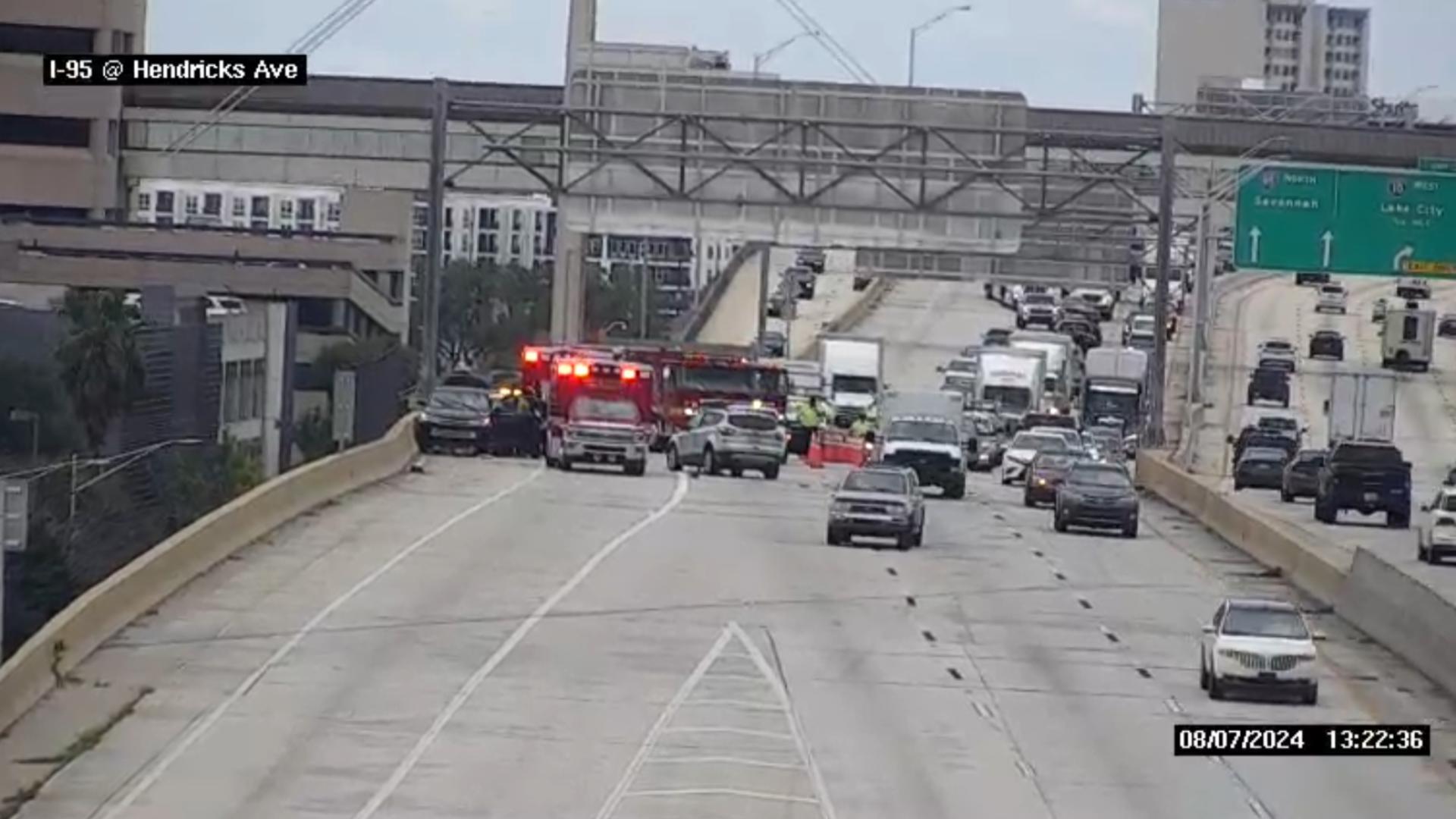Traffic Alert Southbound lane on I95 at Hendricks Avenue in