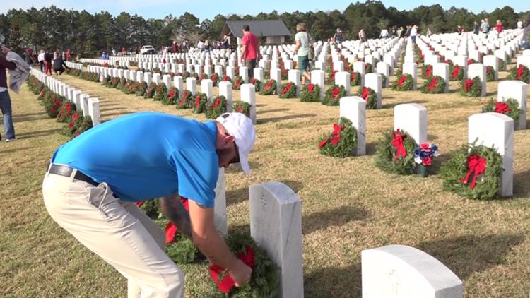Jacksonville National Cemetery decorated with over 15,500 wreaths to honor fallen soldiers