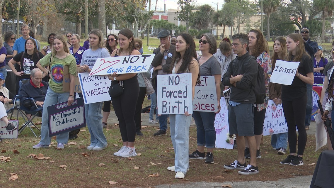 Reproductive rights rally in Jacksonville | firstcoastnews.com - Vimarsana News