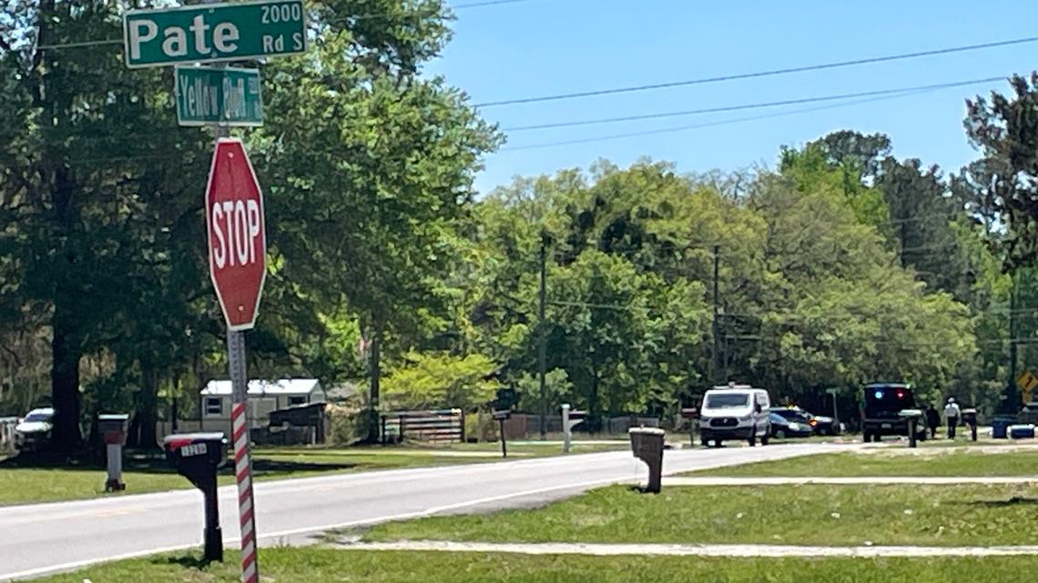 Woman dies after Yellow Bluff Road crash in Jacksonville