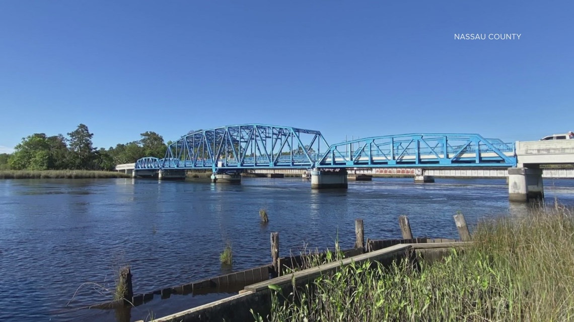 Traffic Alert: Daily closures scheduled for the St. Marys River Bridge through Dec. 11.