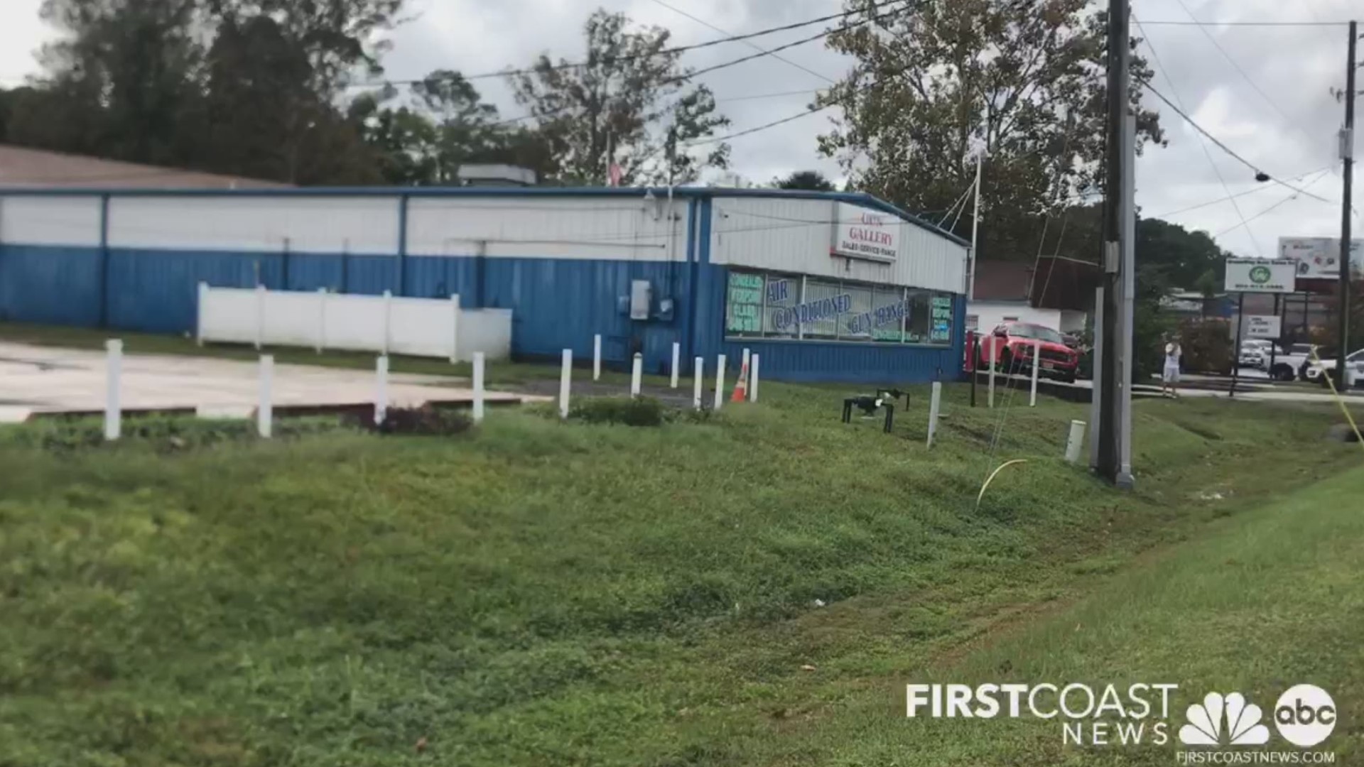 The Jacksonville Sheriff's Office is investigating an apparent suicide at a gun range on Jacksonville's Southside.