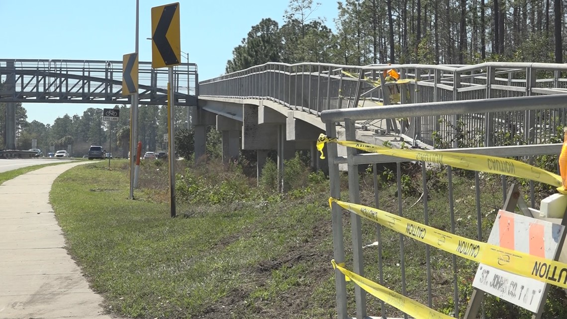 3rd crash into St. Johns Parkway pedestrian bridge prompts review - Vimarsana News