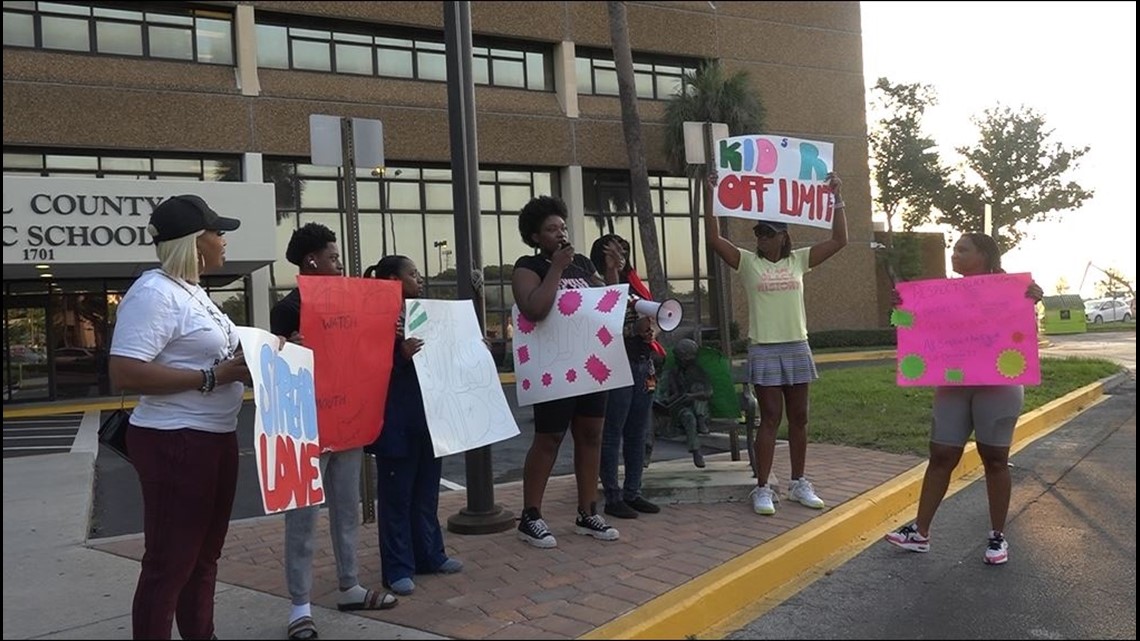 Protesters call for firing Fla. teachers accused of racist slurs - Vimarsana News