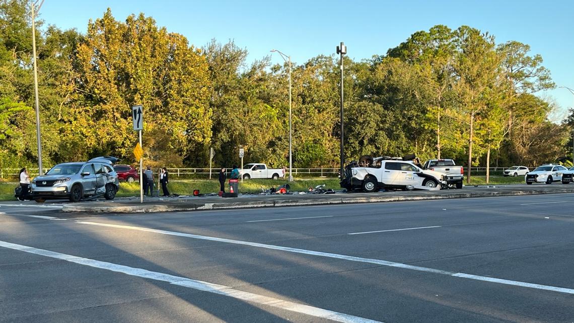 Crash with injuries shuts down lanes of Southside Blvd Crash with injuries shuts down lanes of Southside Blvd