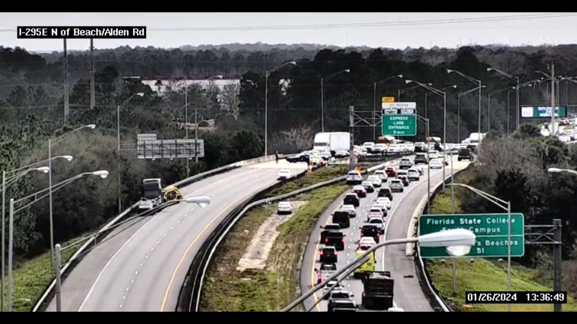 I295 crash closes all lanes in Jacksonville Friday afternoon