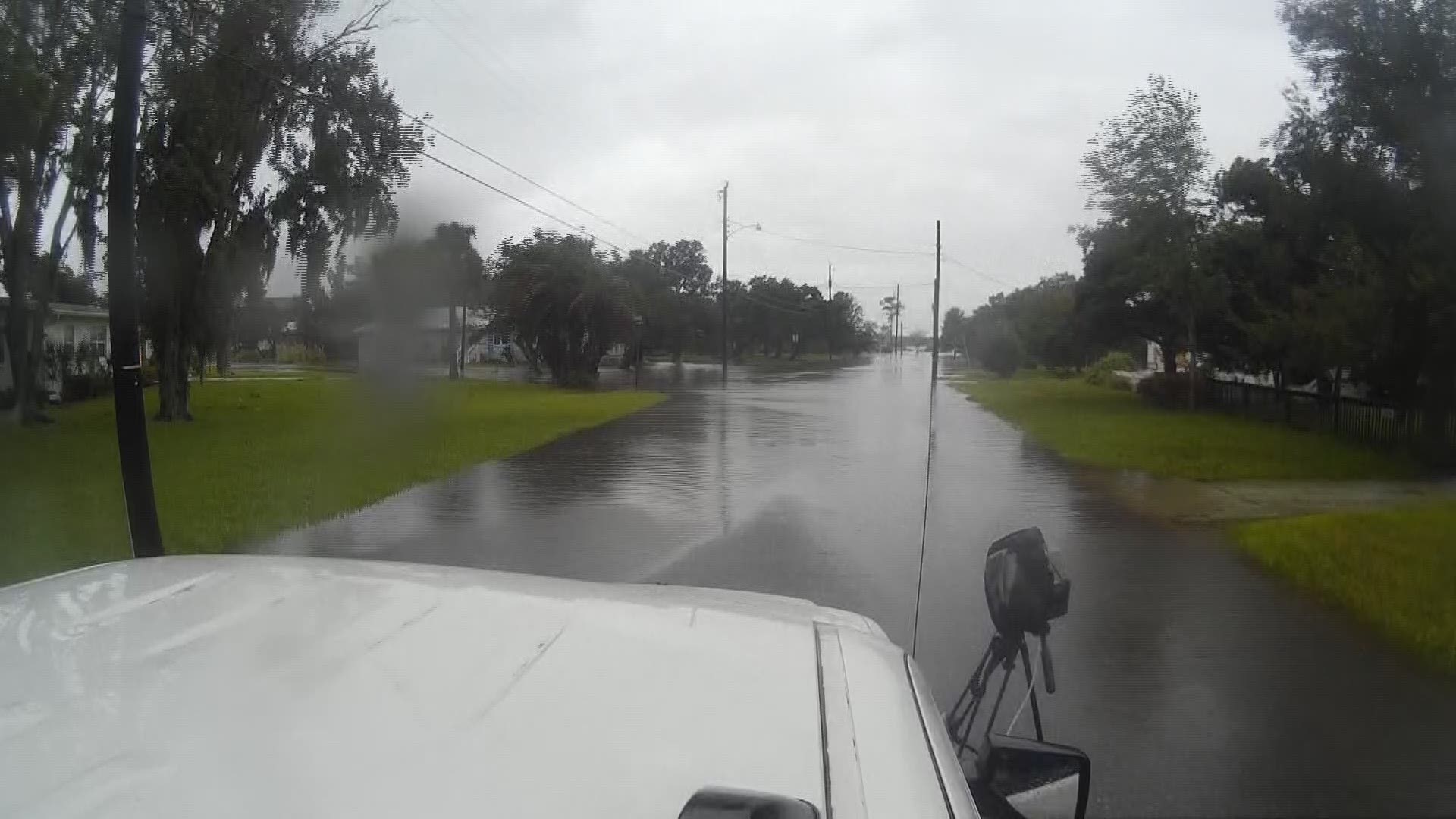 A First Coast News crew was on the scene in Davis Shores when flood water caused by Hurricane Dorian started covering the roads.