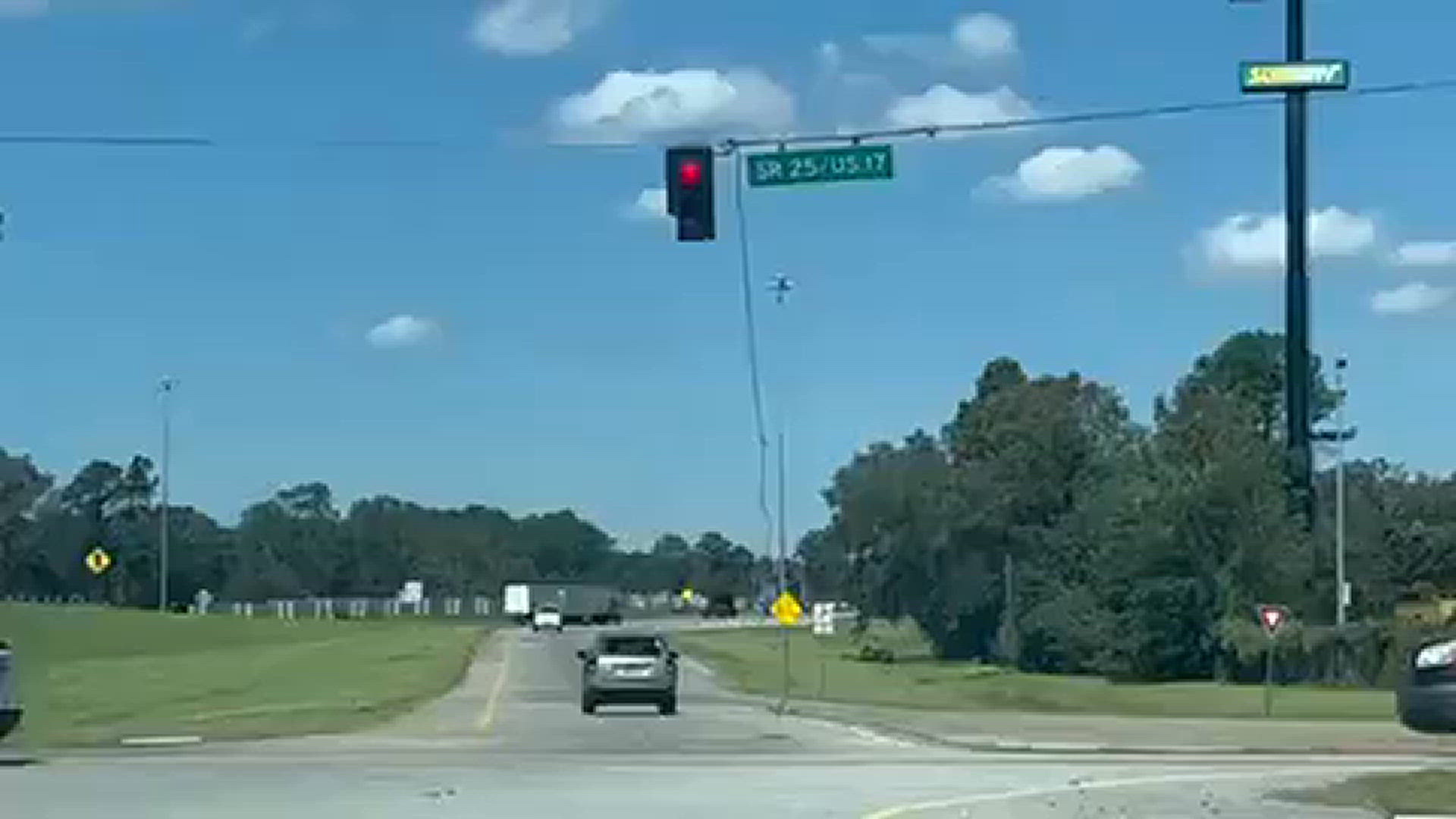 Wire hangs down at stoplight on US 17 near I-95 in Brunswick in the aftermath of Hurricane Helene.
Credit: Renata Di Gregorio